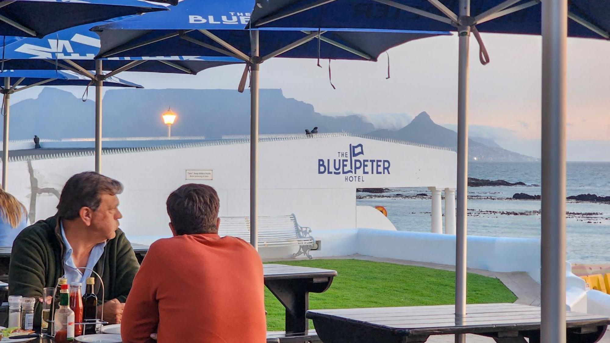 The Blue Peter Hotel Bloubergstrand Extérieur photo
