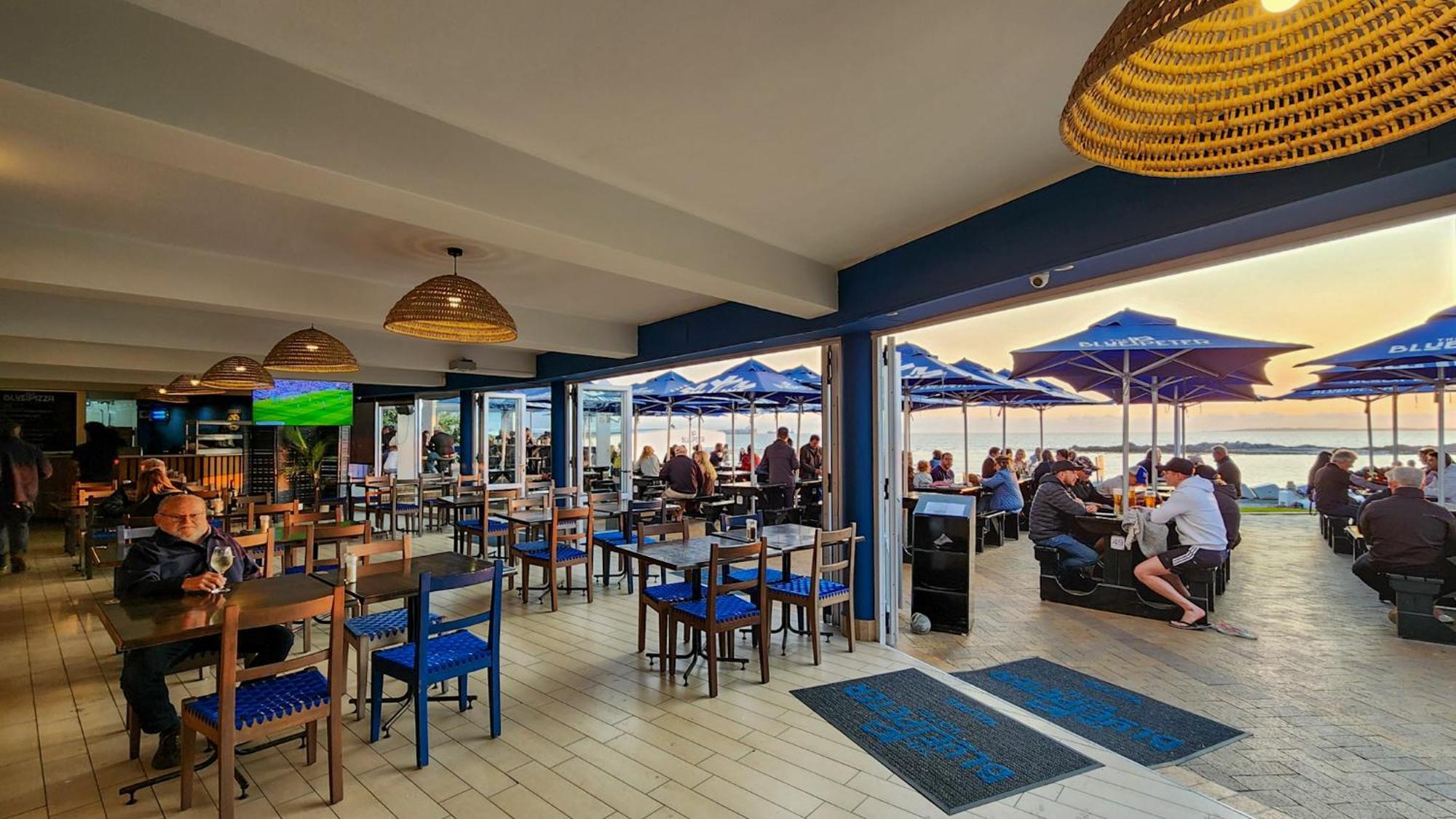 The Blue Peter Hotel Bloubergstrand Extérieur photo