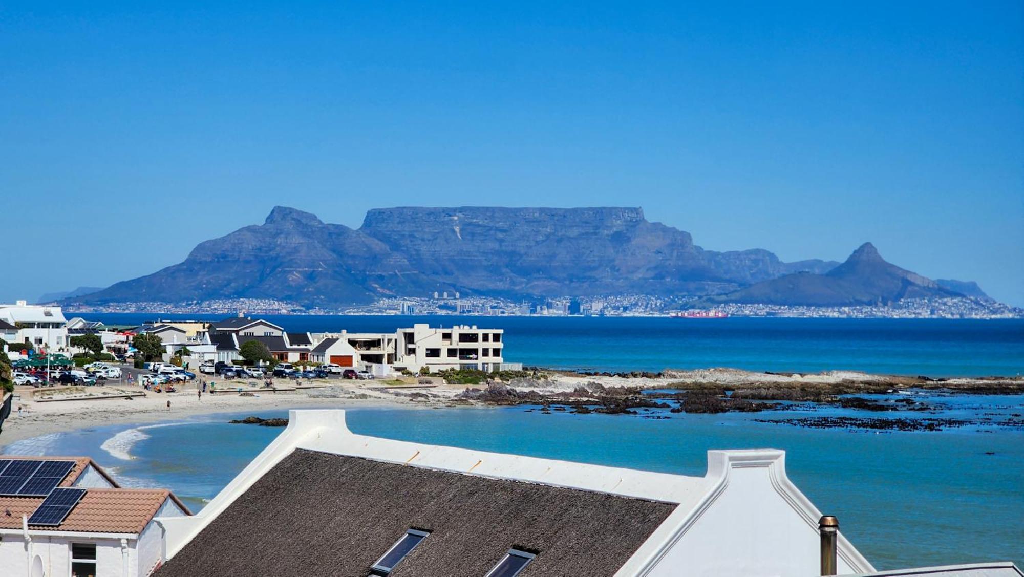 The Blue Peter Hotel Bloubergstrand Extérieur photo
