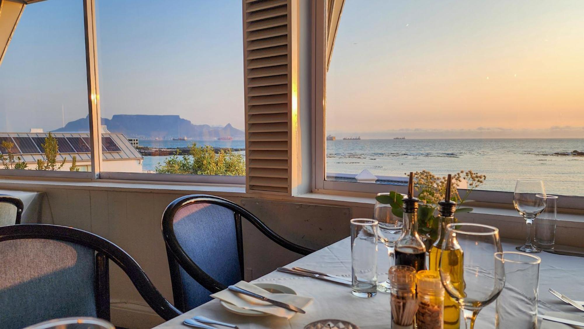 The Blue Peter Hotel Bloubergstrand Extérieur photo