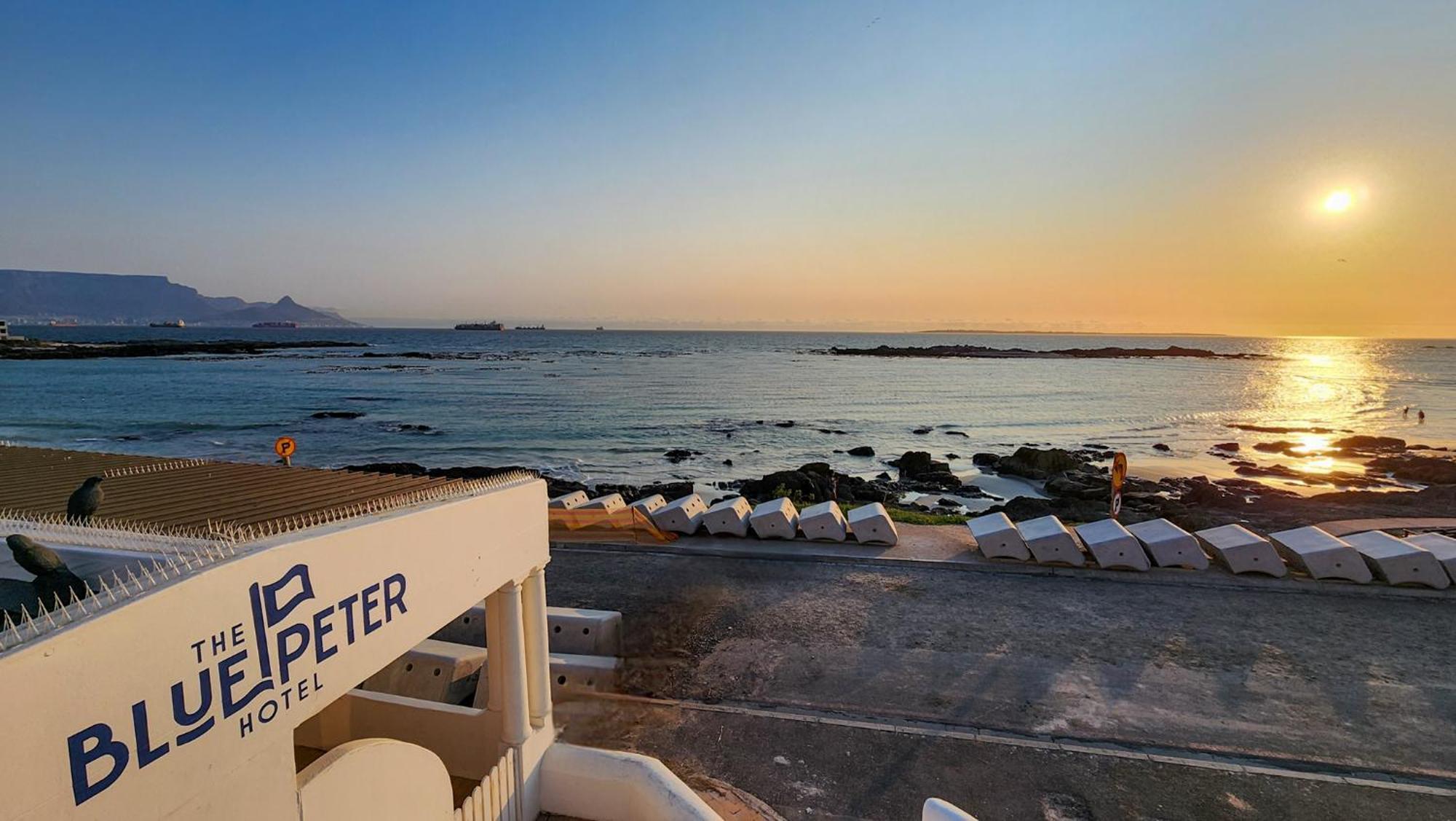The Blue Peter Hotel Bloubergstrand Extérieur photo