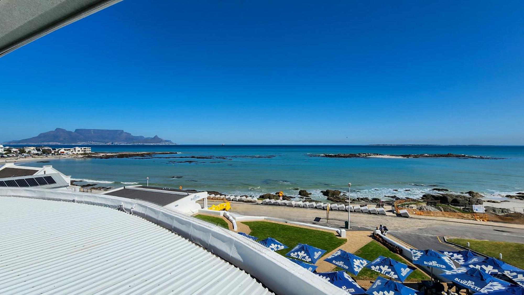 The Blue Peter Hotel Bloubergstrand Extérieur photo