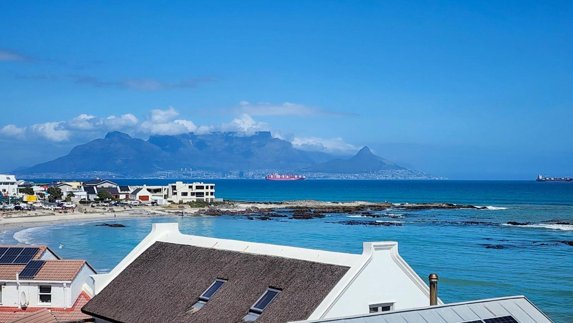 The Blue Peter Hotel Bloubergstrand Extérieur photo