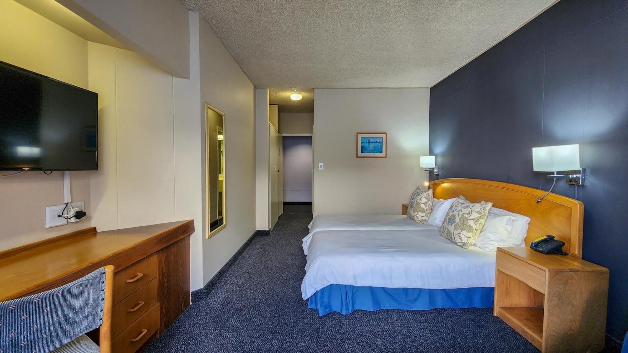 The Blue Peter Hotel Bloubergstrand Extérieur photo