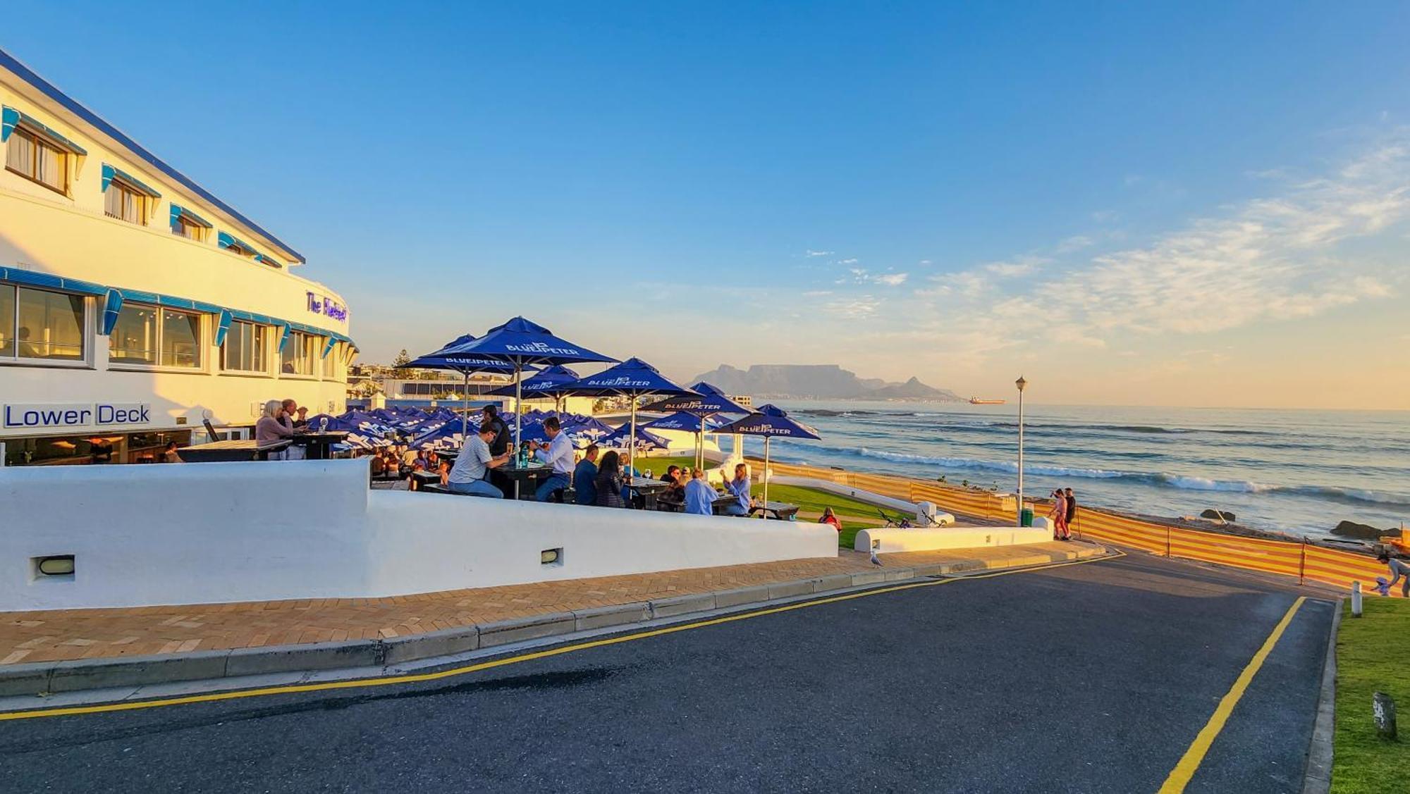 The Blue Peter Hotel Bloubergstrand Extérieur photo