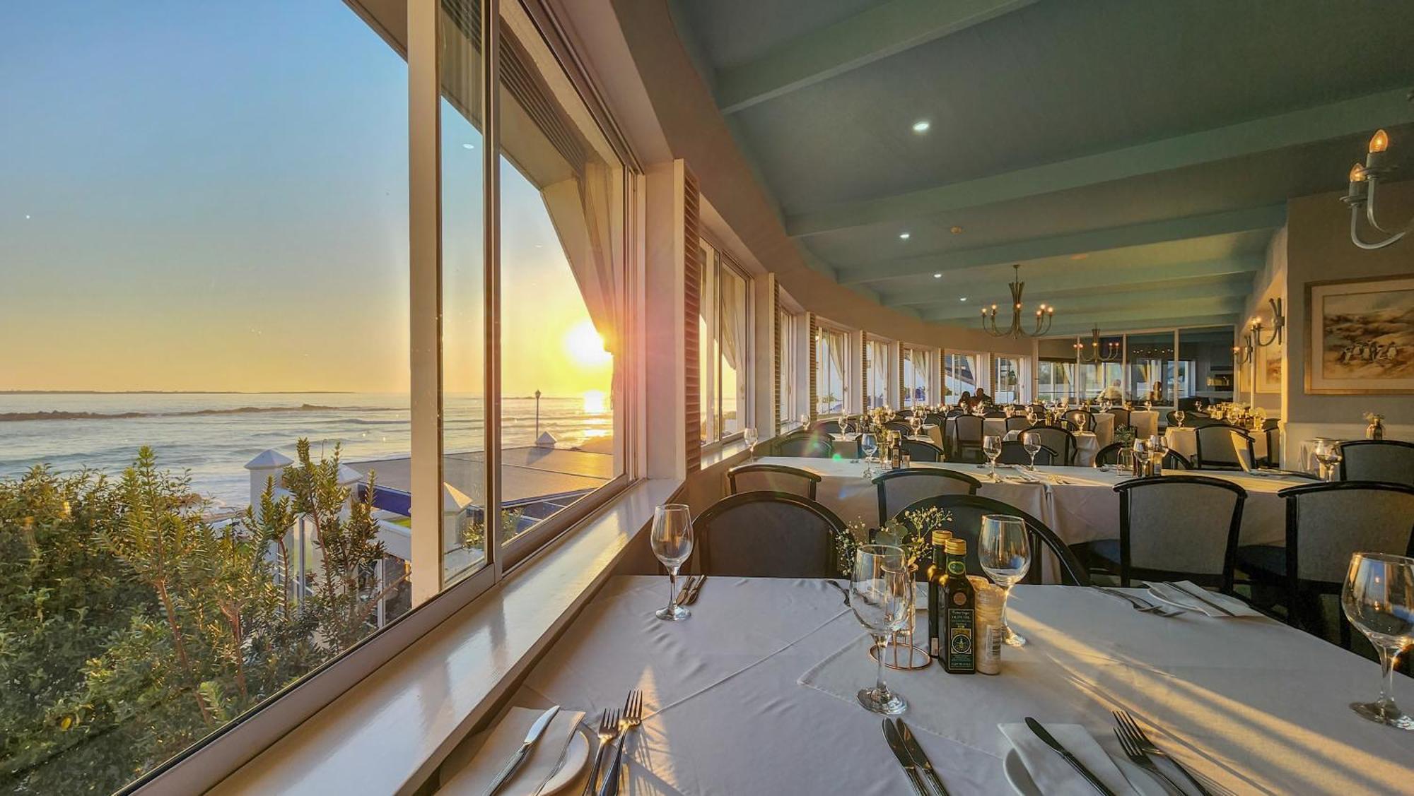 The Blue Peter Hotel Bloubergstrand Extérieur photo