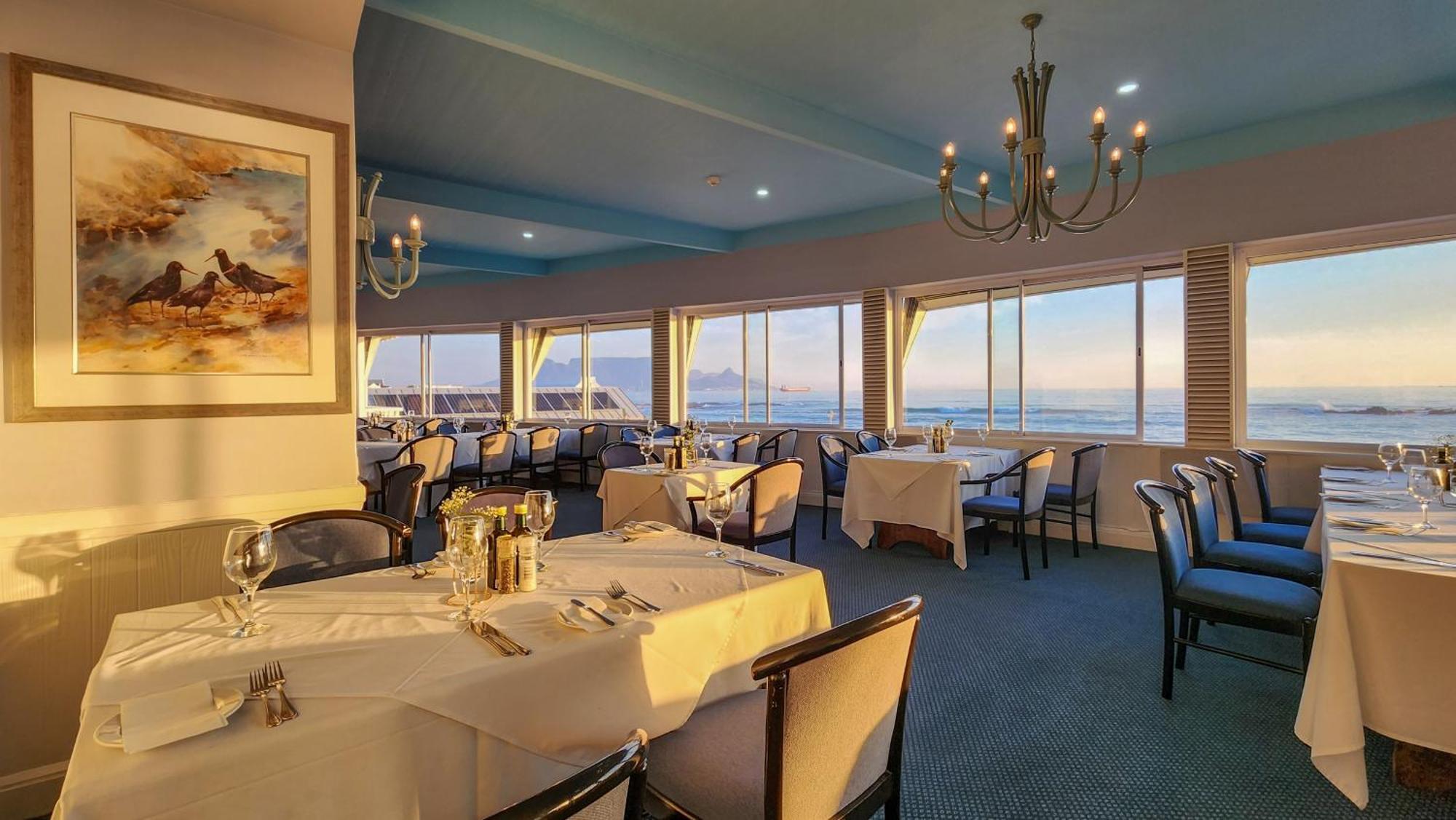 The Blue Peter Hotel Bloubergstrand Extérieur photo