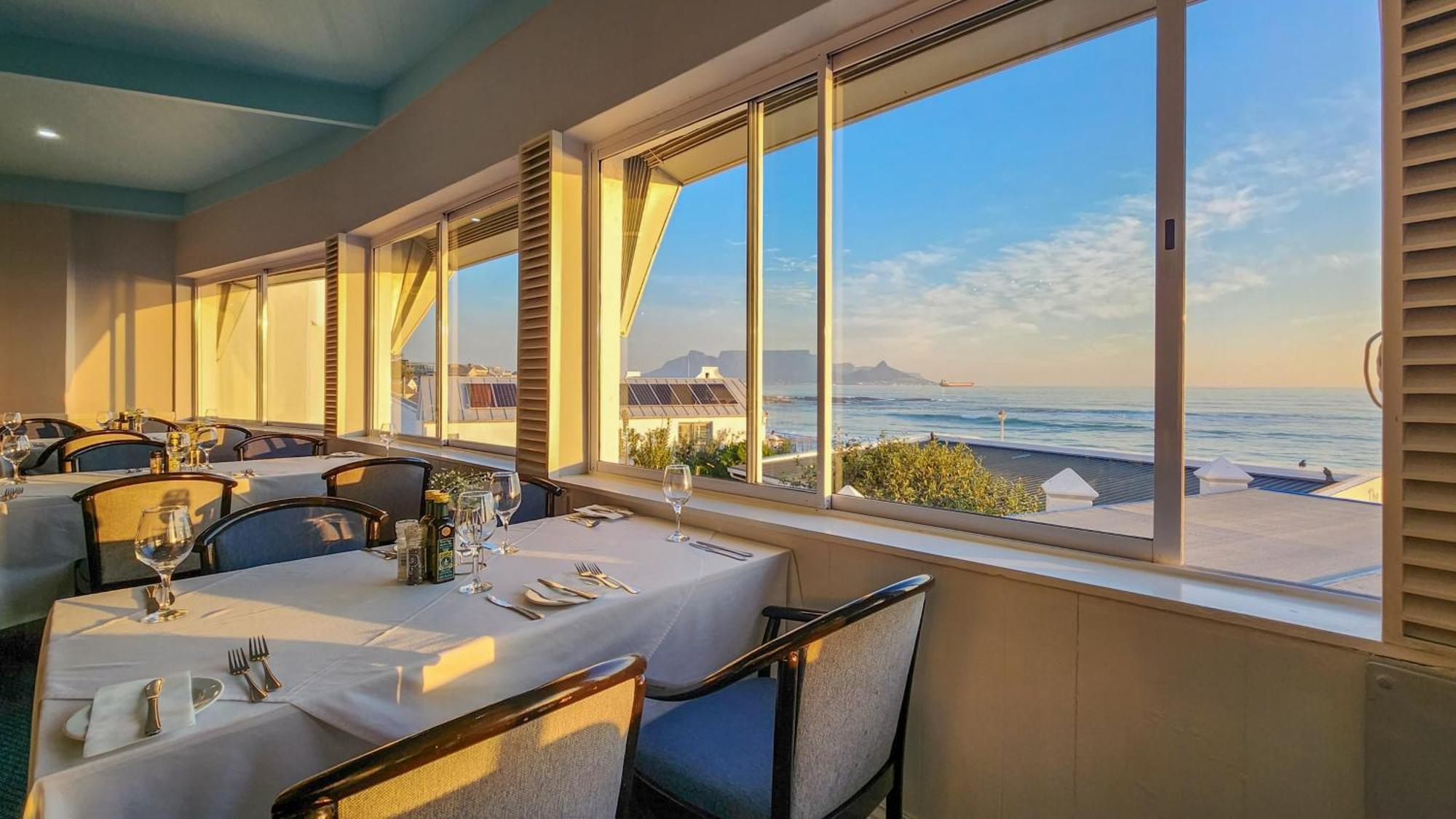 The Blue Peter Hotel Bloubergstrand Extérieur photo