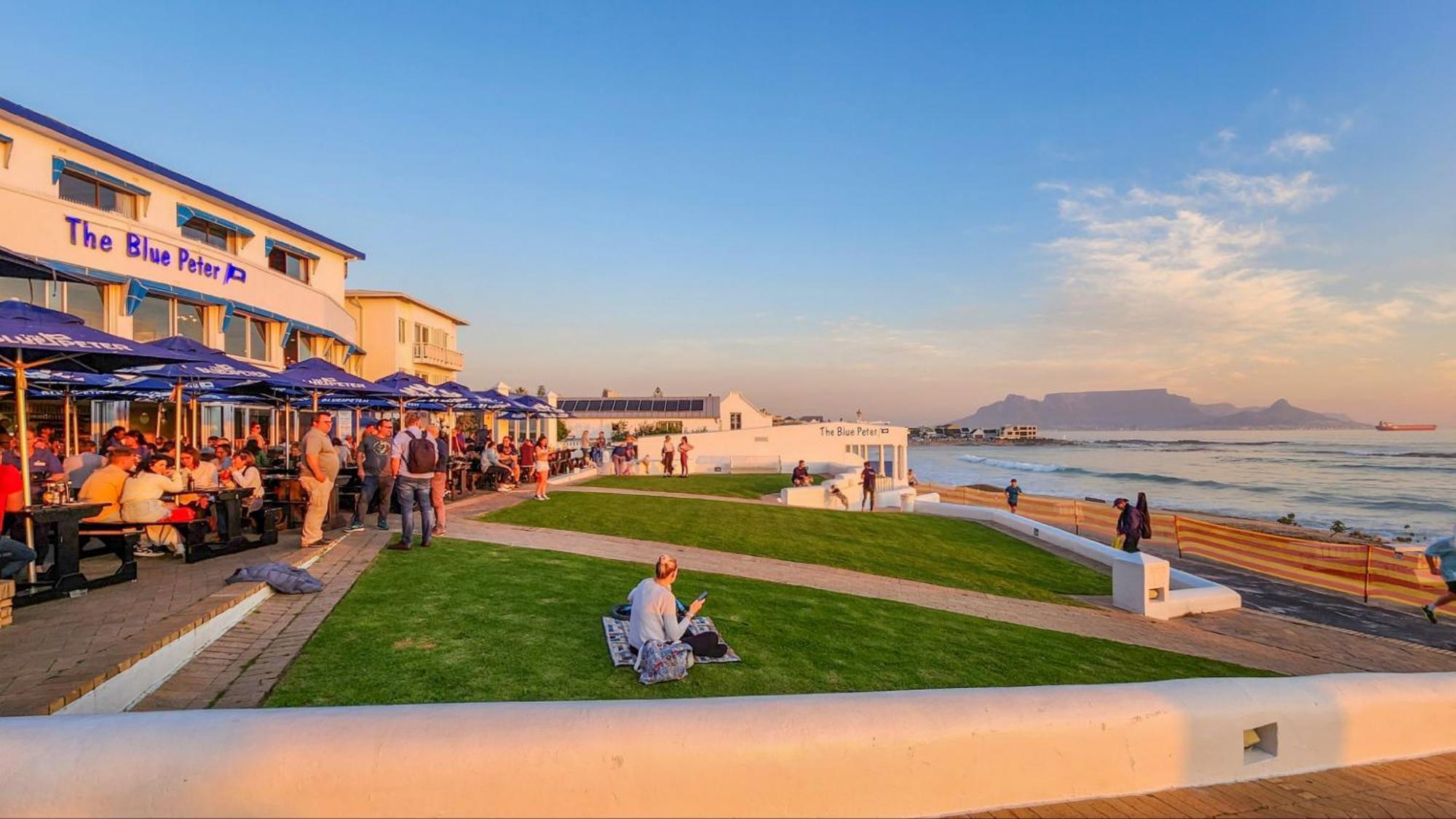 The Blue Peter Hotel Bloubergstrand Extérieur photo