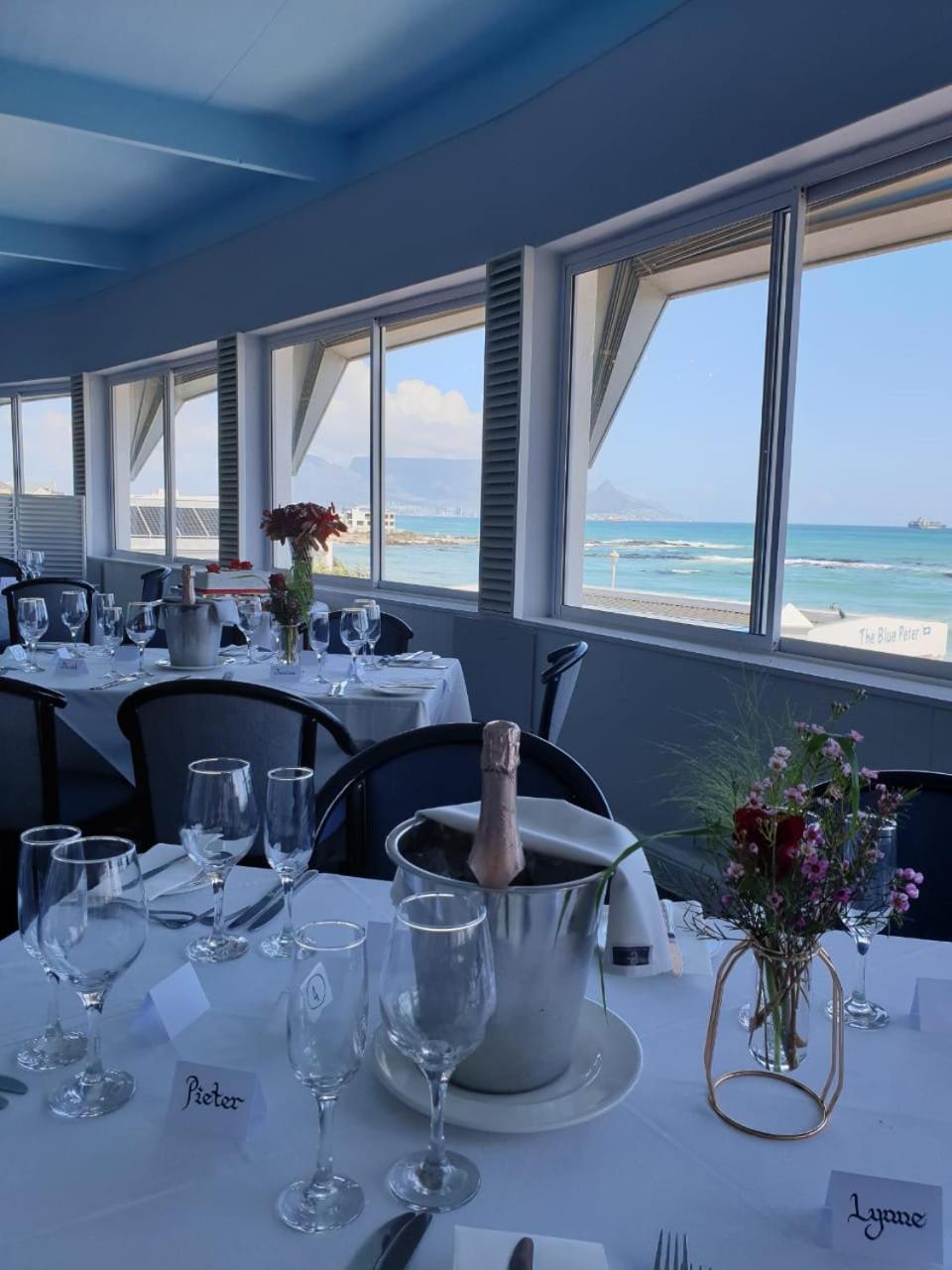 The Blue Peter Hotel Bloubergstrand Extérieur photo