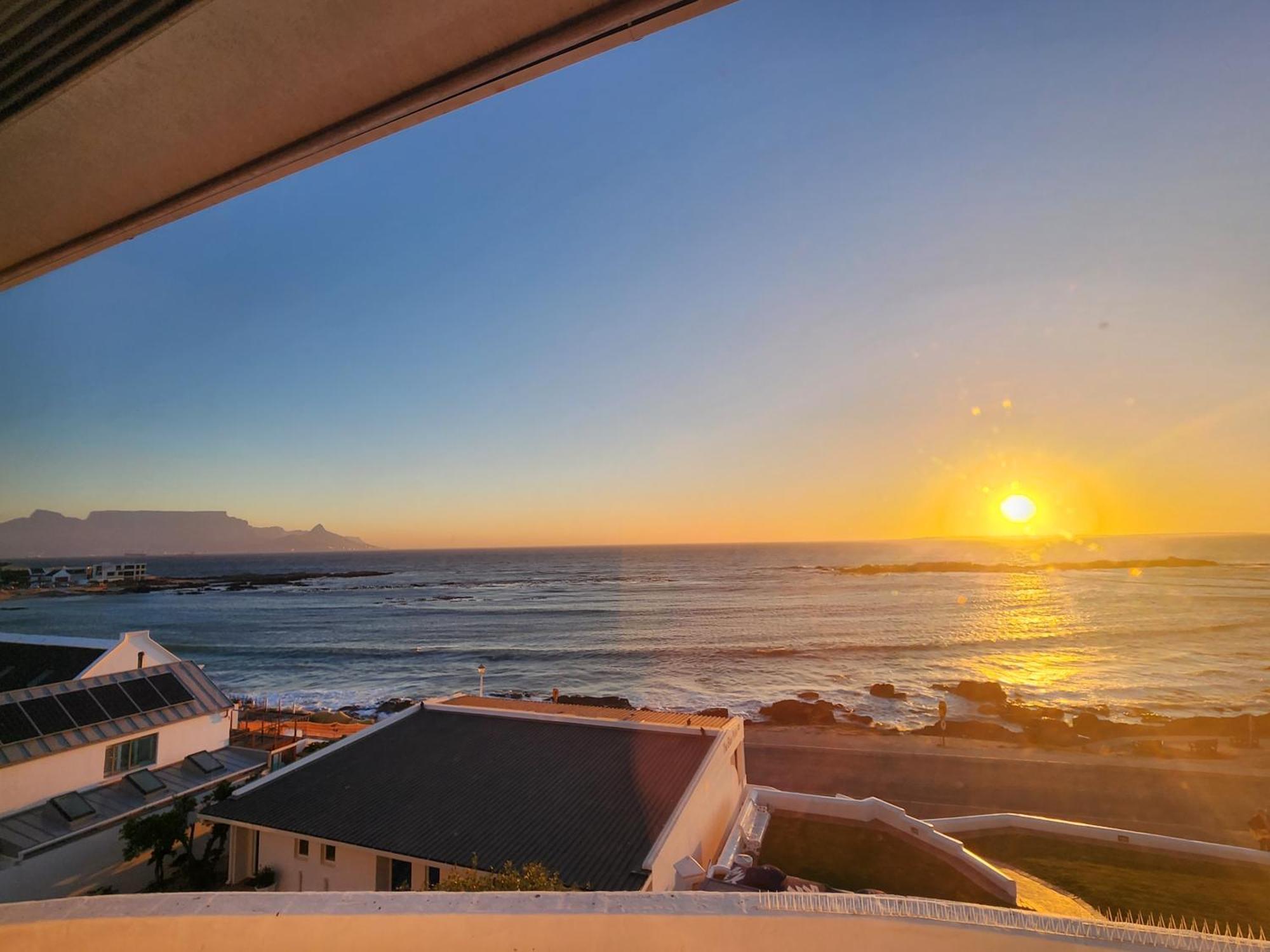 The Blue Peter Hotel Bloubergstrand Extérieur photo